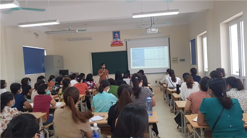 Phòng GD&ĐT huyện Gia Lâm tổ chức bồi dường cho giáo viên về công tác chủ nhiệm lớp tại trường Tiểu học Trung Thành